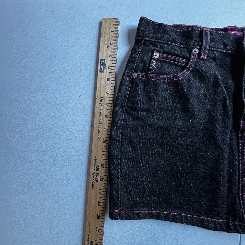 Women's Vintage 90's Guess Dark Denim Skirt Size‎ 29 Made In USA  Pink Stitching